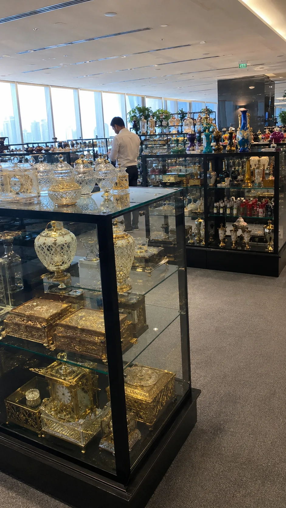Dubai product showroom display resources